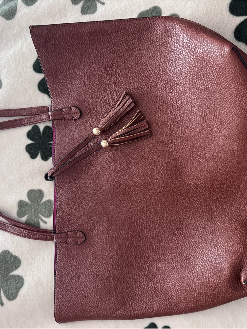 Women's Pebbled Leather Tassel Tote Bag - Bordeaux